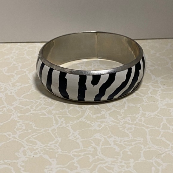 Women's Fashion Bangle Bracelet White and Black - Picture 7 of 11